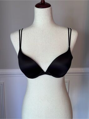 Victoria’s Secret Very Sexy Push-Up / Pigeonnant Bra size 32D